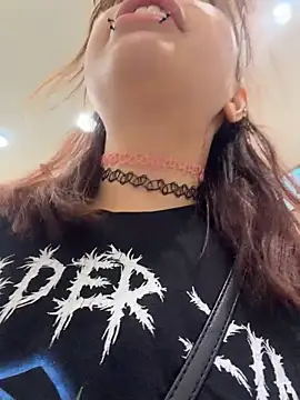 צ'אט XXX בשידור חי של moan4mona