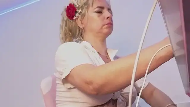 HannaBrave élő XXX-chatje