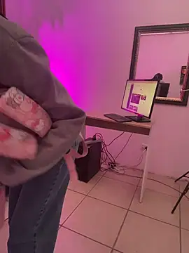 XXX chat uživo modela lia_ec