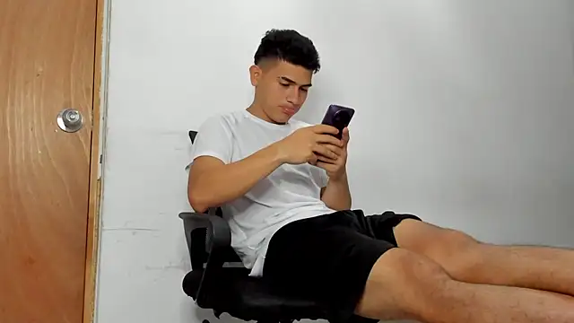 XXX chat uživo modela andrew_rose_