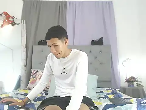 Онлайн чат XXX PhillipCox