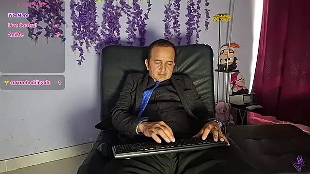 GreisyAndHazzan's Live XXX Chat