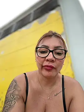 DIANITA_1988 Adlı Modelin Canlı XXX Sohbeti