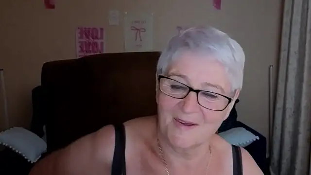 Sandra_Snowflake Chat XXX live