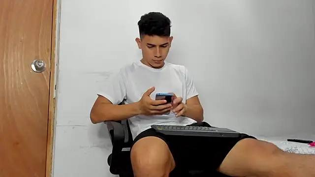 Živý XXX chat andrew_rose_