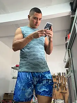 XXX chat uživo modela Paul22cm-