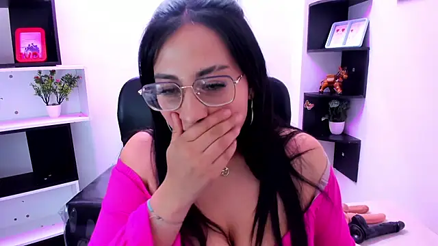 Chat XXX en directo de sophi_hardd_
