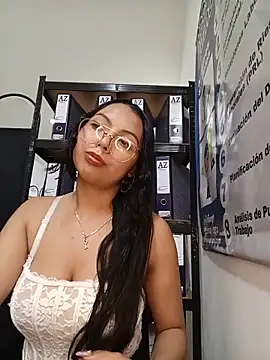 Chat +18 de JENNIFER__03 ao vivo