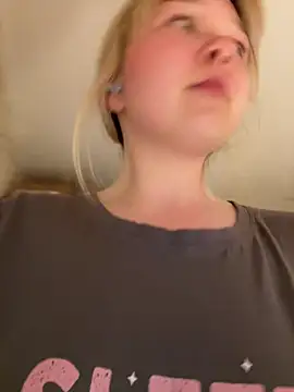 Emilly_Wills Adlı Modelin Canlı XXX Sohbeti