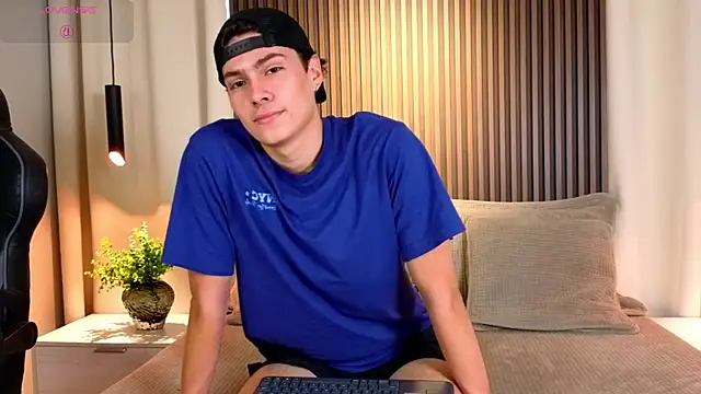 Esteban_Fire Adlı Modelin Web Kamerası Şovu