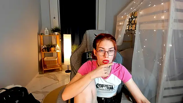 SeraphineDuskryn's Live XXX Chat