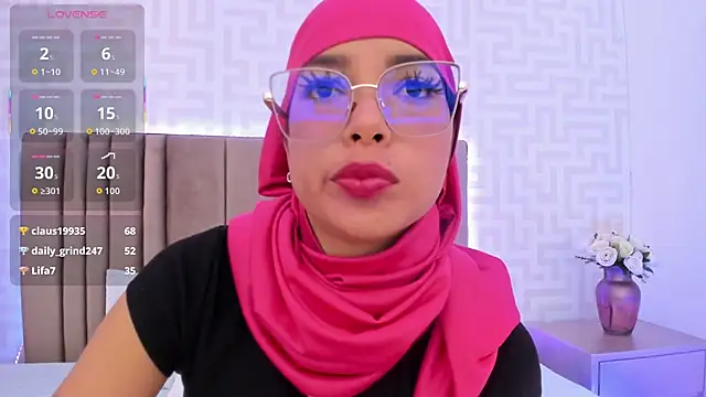Czat XXX na żywo – naishaa_