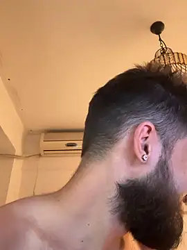 Živý XXX chat HairyRobxxx