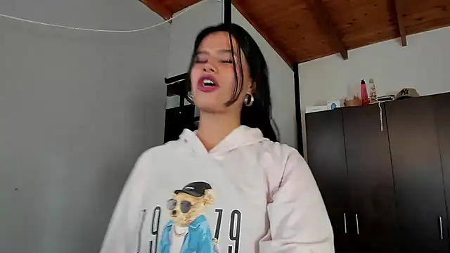 Živý XXX chat LatinaQueen23
