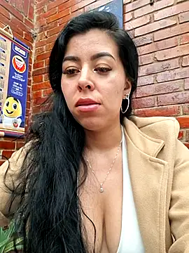 Luianna Adlı Modelin Canlı XXX Sohbeti