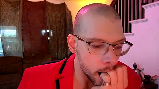 צ'אט XXX בשידור חי של MasterDaddyCool