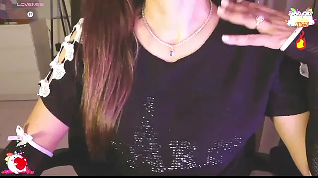 Chat +18 de Layla_Ahh ao vivo