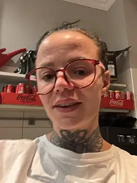 SkinnyLilly Live XXX-Chat