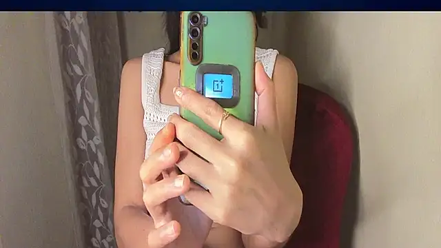 Madhubala01's Live XXX Chat