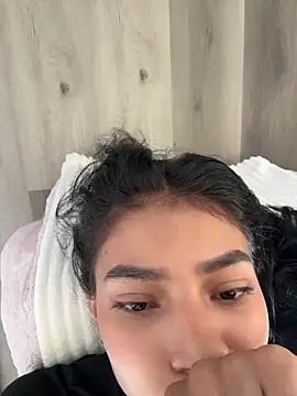 Ema_Rose_ Adlı Modelin Canlı XXX Sohbeti