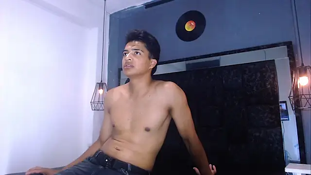 Онлайн чат XXX MaxWyatt_