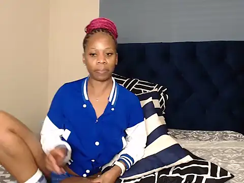 QUEENMANDYY's Live XXX Chat