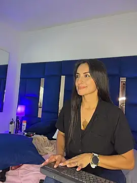 velvetlunaa_ Adlı Modelin Canlı XXX Sohbeti