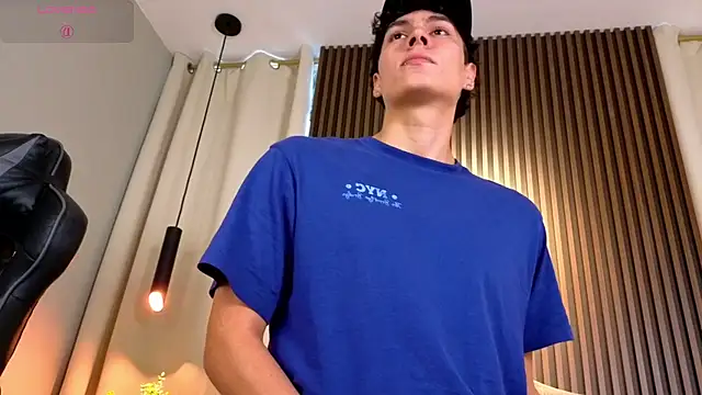 צ'אט XXX בשידור חי של Esteban_Fire