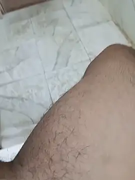 hOrnybOy_369 live XXX chat