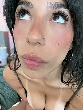 XXX chat uživo modela LoveLillyy