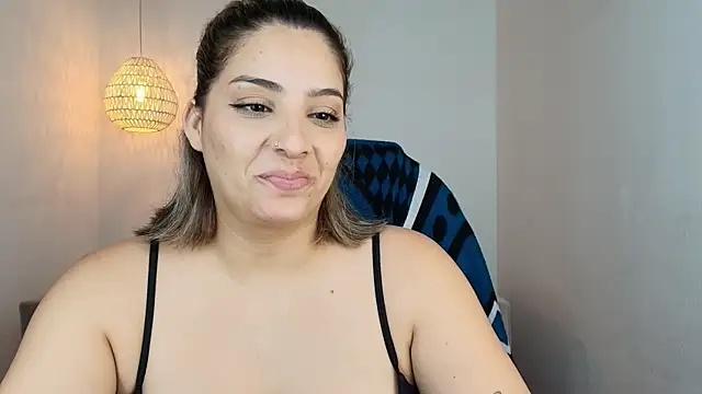 Chat XXX en directo de YummyAnna_