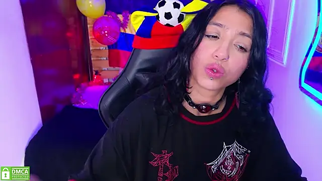 REDHOTTER_n Live XXX chat