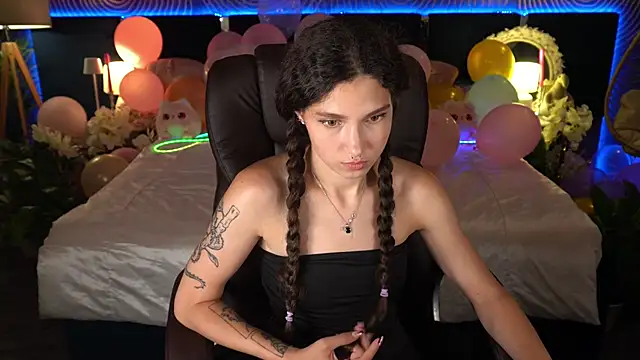 BabyFlowerr Adlı Modelin Canlı XXX Sohbeti