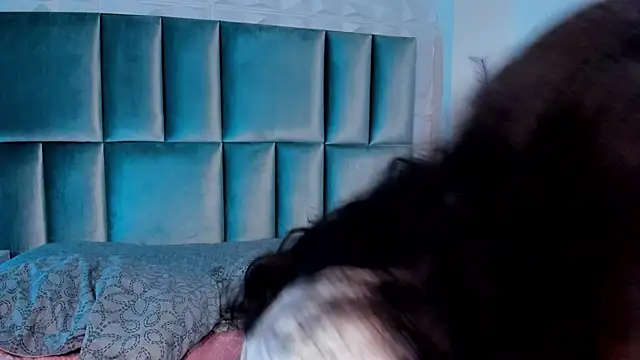 HollyPeach Chat XXX in diretta