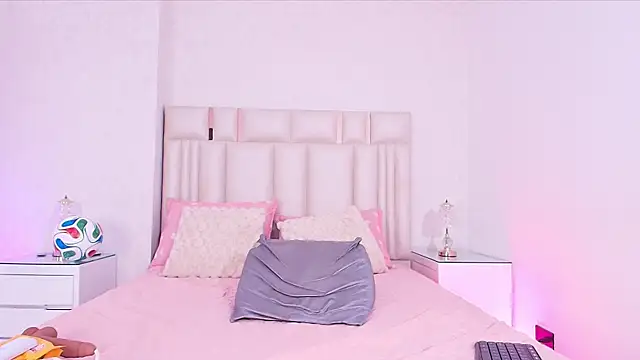 alanarose18 Adlı Modelin Canlı XXX Sohbeti