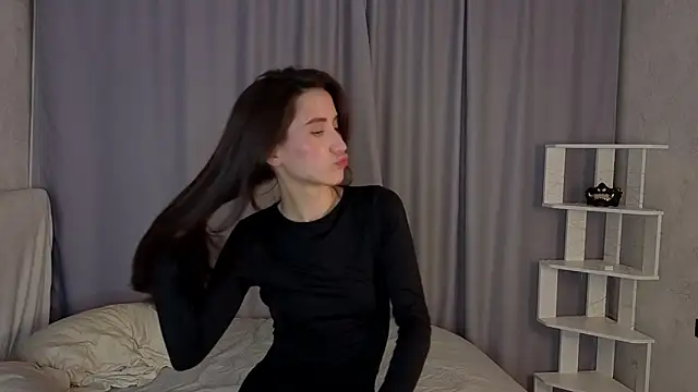 DelphineDowst Adlı Modelin Canlı XXX Sohbeti