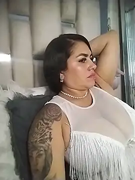 chelaqueen_ Adlı Modelin Canlı XXX Sohbeti