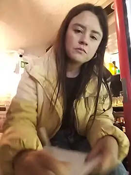 karlagiraldo198 Adlı Modelin Canlı XXX Sohbeti