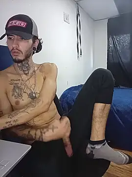 Tattoboy19cm Adlı Modelin Canlı XXX Sohbeti