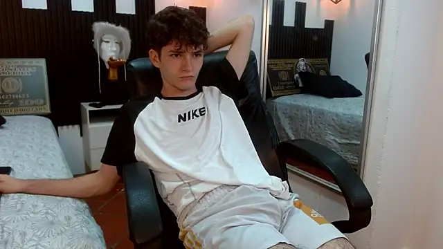 trevor_mob Adlı Modelin Canlı XXX Sohbeti