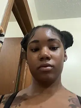 Ebonythroat777 webkamerás műsora