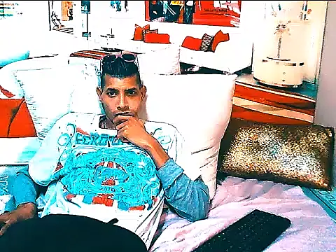 IndianSavageMale Live XXX-Chat