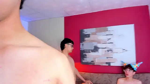 Hot_GuysW 现场XXX聊天