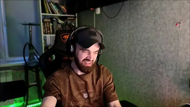 XXX chat uživo modela _Serious_Man
