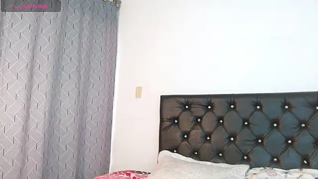 Ameliejoness_ offline XXX-chat