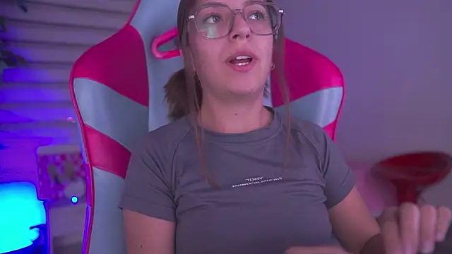 צ'אט XXX בשידור חי של milly_kenner