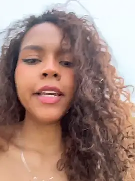 CurlyOopsieXXX Adlı Modelin Canlı XXX Sohbeti