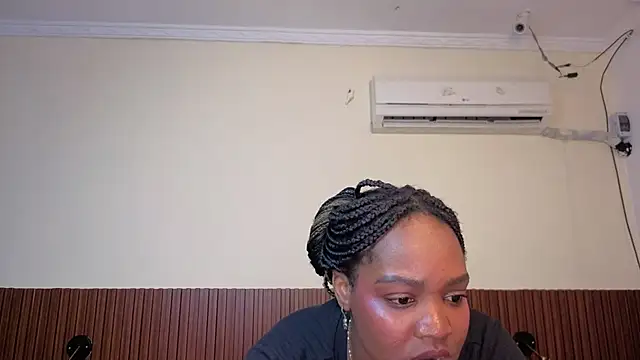 chanel_brunette's Live XXX Chat