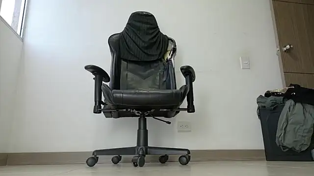 XXX chat uživo modela bully_boss