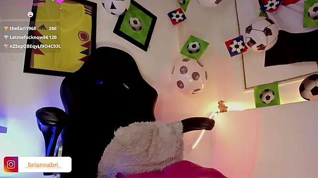 צ'אט XXX בשידור חי של brianahill_